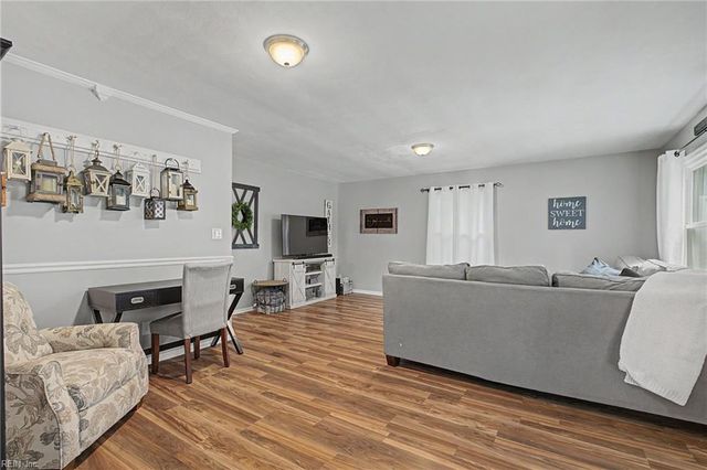 208 Captains LN, Newport News, VA 23602
