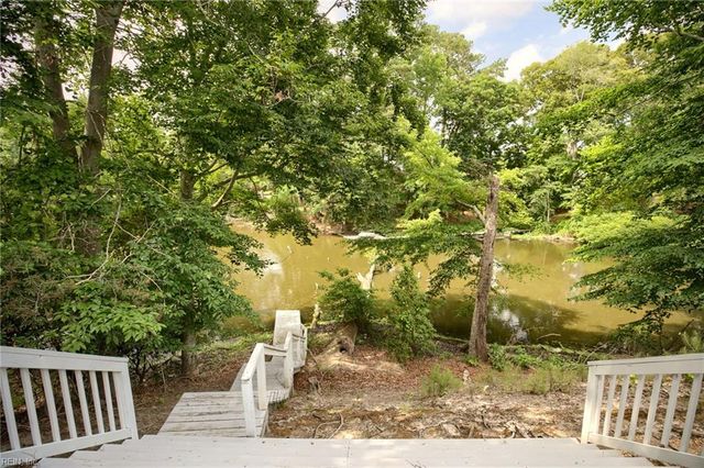 208 Captains LN, Newport News, VA 23602