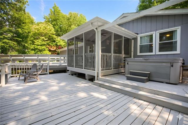 208 Captains LN, Newport News, VA 23602