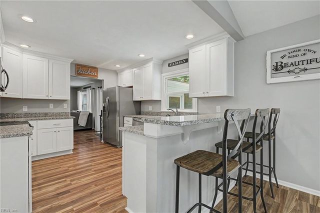 208 Captains LN, Newport News, VA 23602