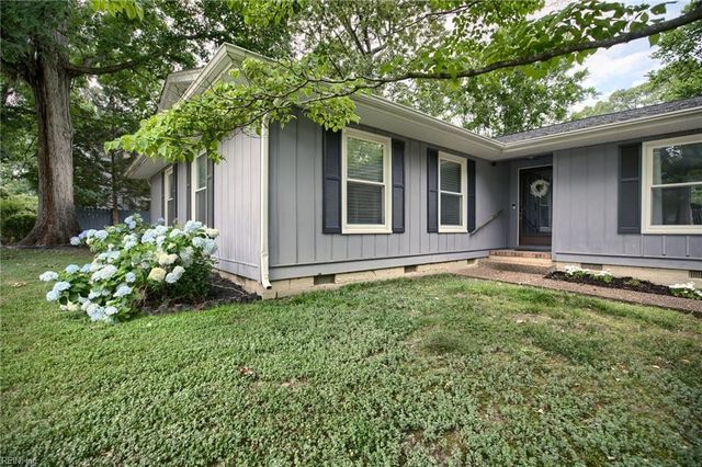 208 Captains LN, Newport News, VA 23602