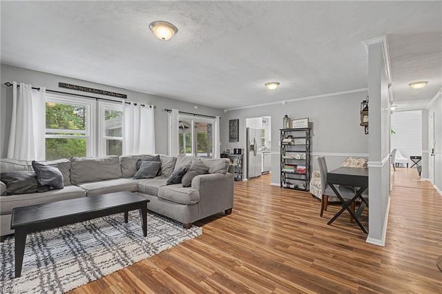 208 Captains LN, Newport News, VA 23602