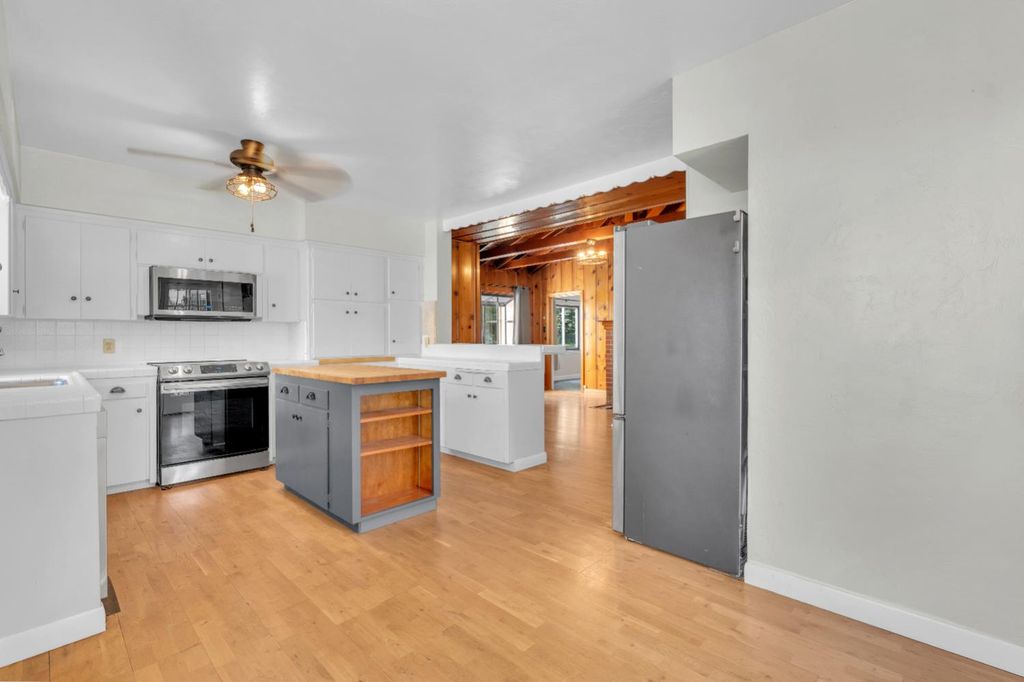Image 11 of property listing at 3662 N Wishon Avenue, Fresno, CA 93704