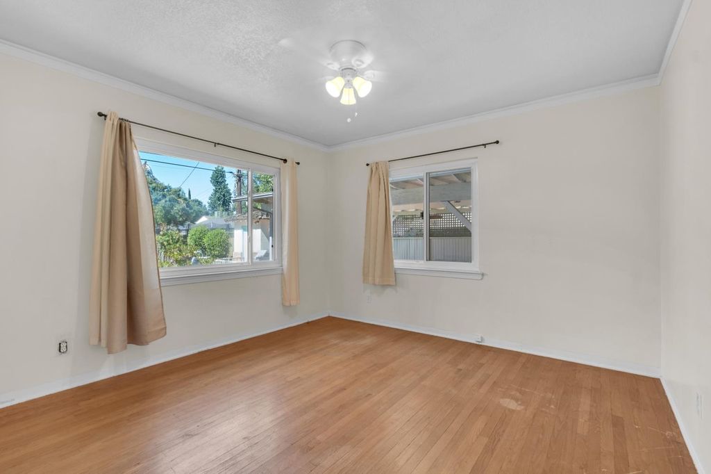 Image 13 of property listing at 3662 N Wishon Avenue, Fresno, CA 93704