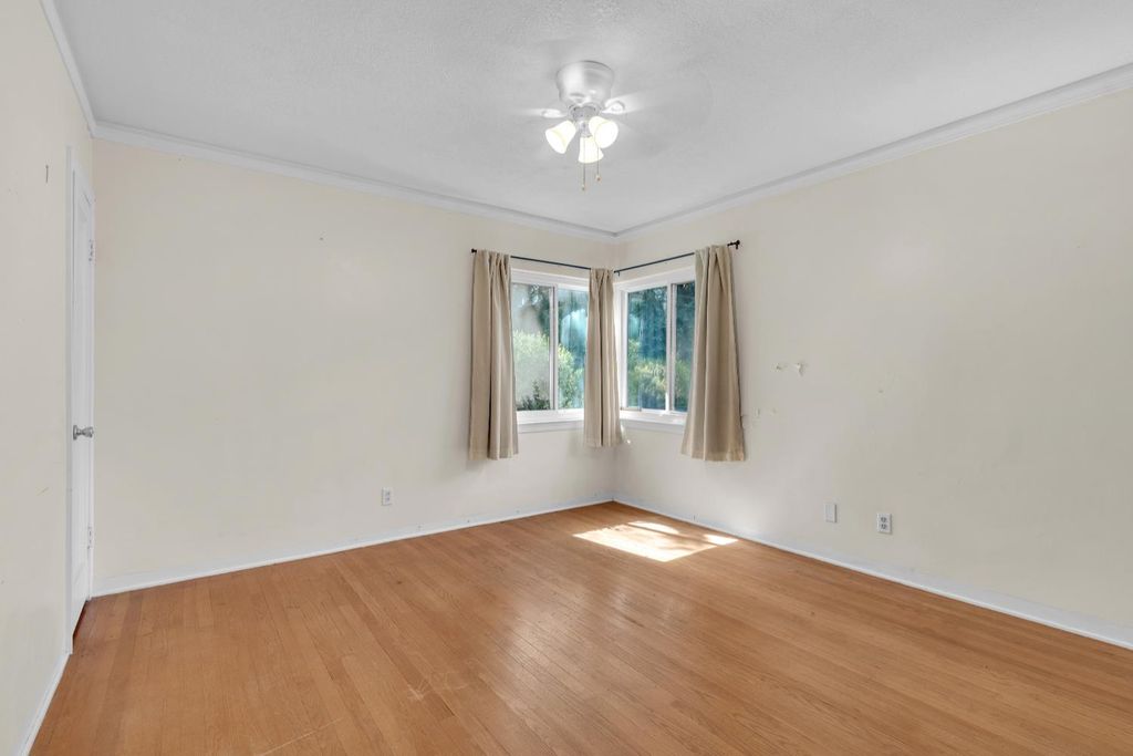 Image 15 of property listing at 3662 N Wishon Avenue, Fresno, CA 93704