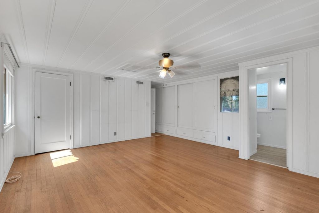 Image 17 of property listing at 3662 N Wishon Avenue, Fresno, CA 93704