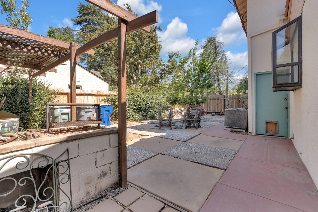 Image 21 of property listing at 3662 N Wishon Avenue, Fresno, CA 93704