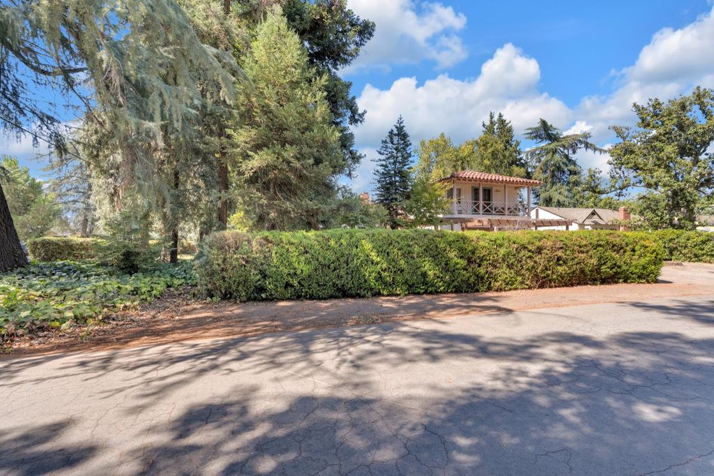 Image 4 of property listing at 3662 N Wishon Avenue, Fresno, CA 93704