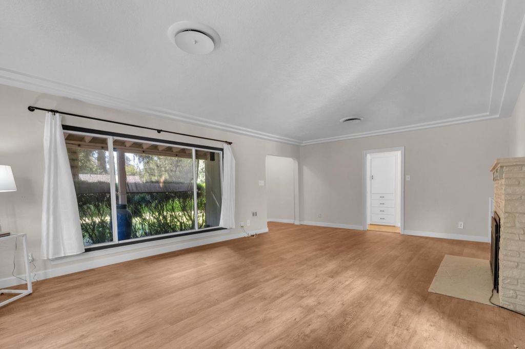 Image 6 of property listing at 3662 N Wishon Avenue, Fresno, CA 93704