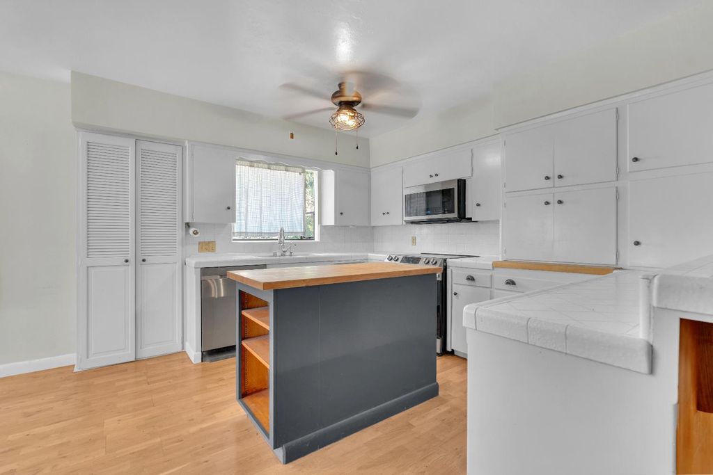 Image 7 of property listing at 3662 N Wishon Avenue, Fresno, CA 93704