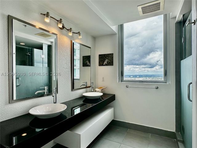 92 SW 3rd St 4905, Miami, FL 33130