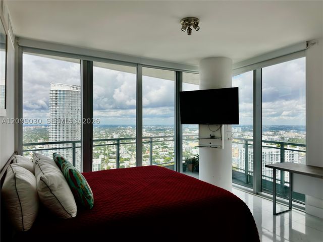 92 SW 3rd St 4905, Miami, FL 33130