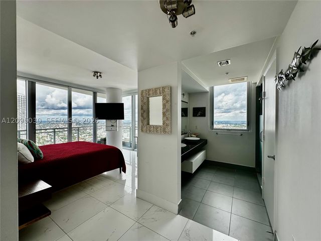 92 SW 3rd St 4905, Miami, FL 33130