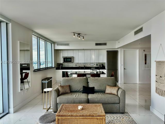92 SW 3rd St 4905, Miami, FL 33130