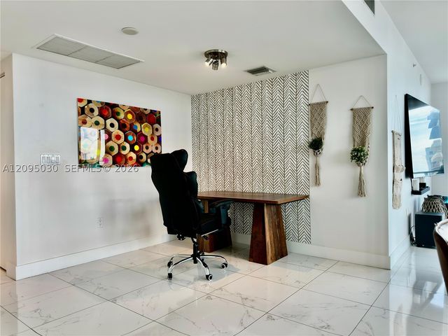 92 SW 3rd St 4905, Miami, FL 33130