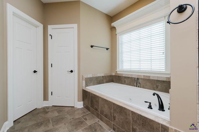 2115 Hiwassee Drive, Bonaire, GA 31005