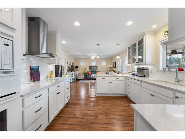 13590 Sw 24TH St, Beaverton, OR 97008
