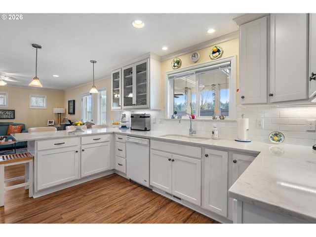 13590 Sw 24TH St, Beaverton, OR 97008