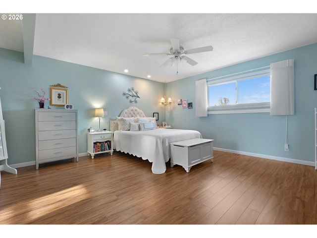 13590 Sw 24TH St, Beaverton, OR 97008