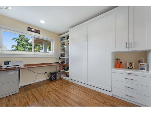 13590 Sw 24TH St, Beaverton, OR 97008
