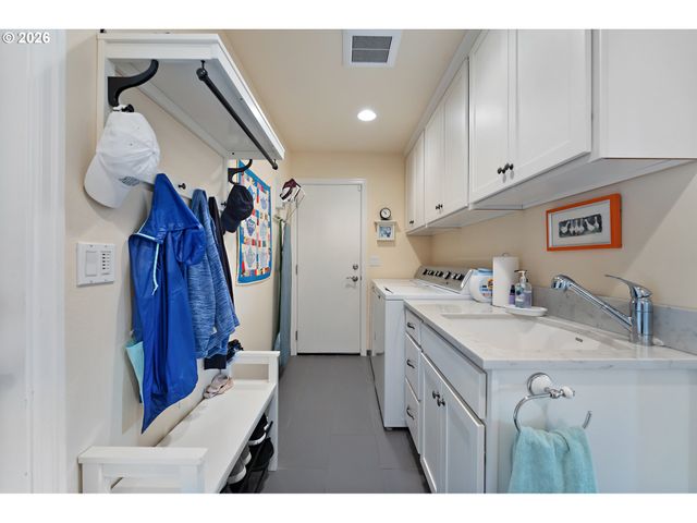 13590 Sw 24TH St, Beaverton, OR 97008