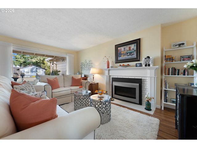 13590 Sw 24TH St, Beaverton, OR 97008