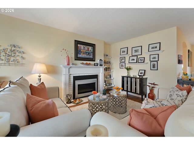 13590 Sw 24TH St, Beaverton, OR 97008