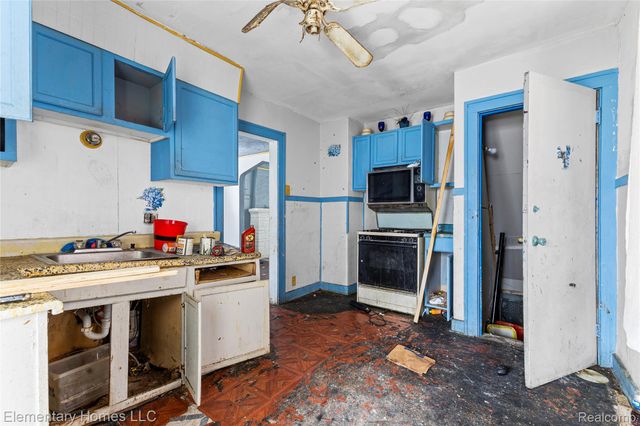 19657 Cardoni Street, Detroit, MI 48203