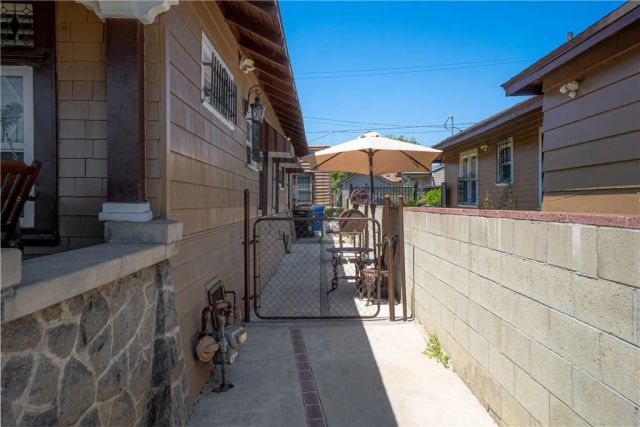 2289 W 29th Place, Los Angeles, CA 90018