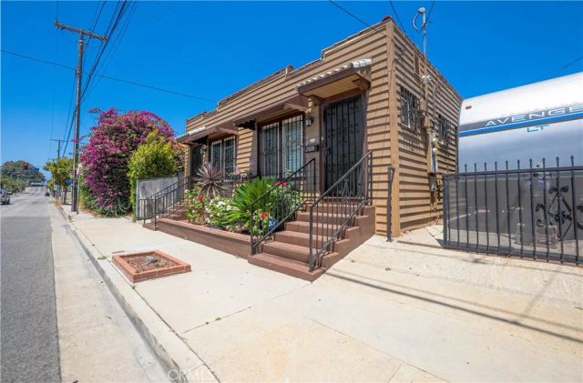 2289 W 29th Place, Los Angeles, CA 90018