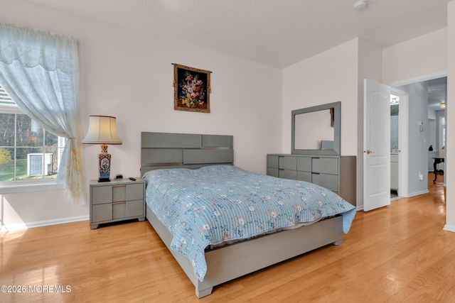 8 April Springs Court, Lakewood, NJ 08701