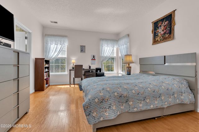 8 April Springs Court, Lakewood, NJ 08701