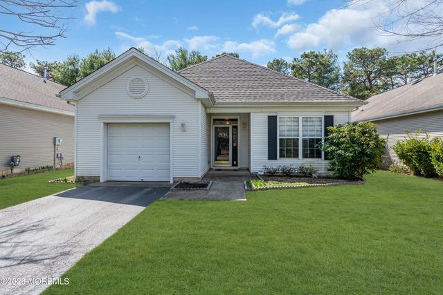 8 April Springs Court, Lakewood, NJ 08701