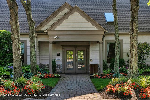 8 April Springs Court, Lakewood, NJ 08701