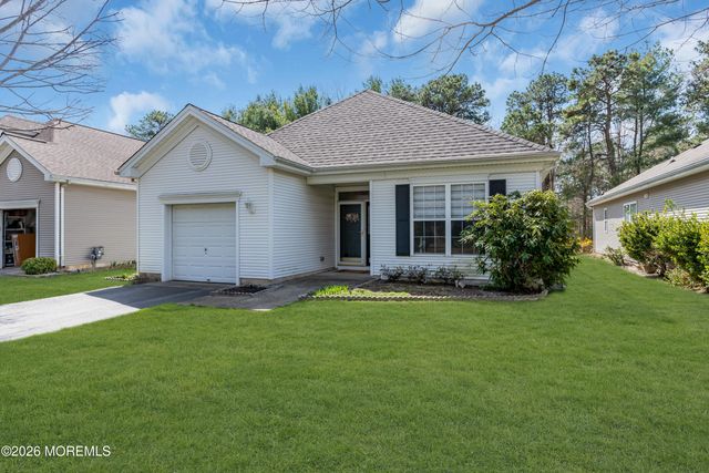 8 April Springs Court, Lakewood, NJ 08701