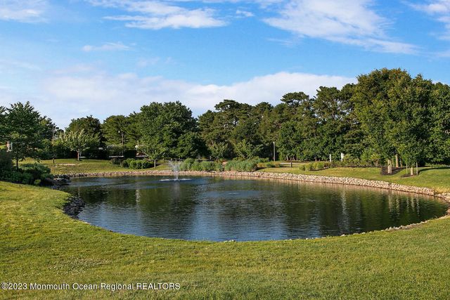 8 April Springs Court, Lakewood, NJ 08701