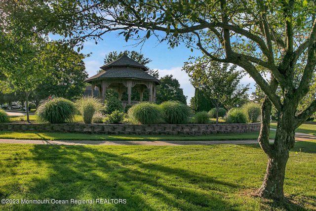 8 April Springs Court, Lakewood, NJ 08701