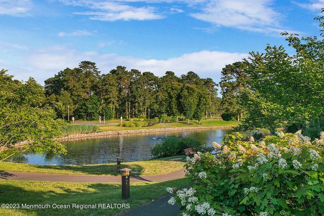 8 April Springs Court, Lakewood, NJ 08701