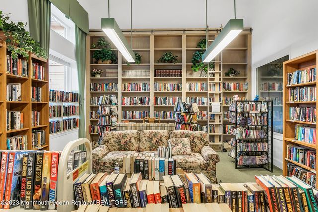 8 April Springs Court, Lakewood, NJ 08701