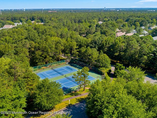 8 April Springs Court, Lakewood, NJ 08701