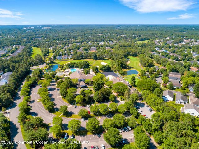 8 April Springs Court, Lakewood, NJ 08701