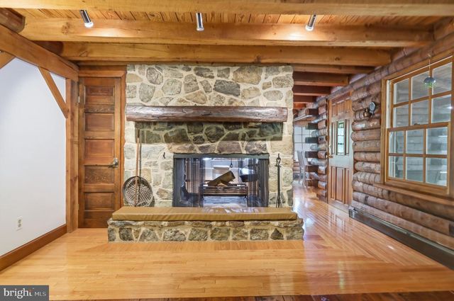 2244 SPRINGTOWN HILL RD, Hellertown, PA 18055