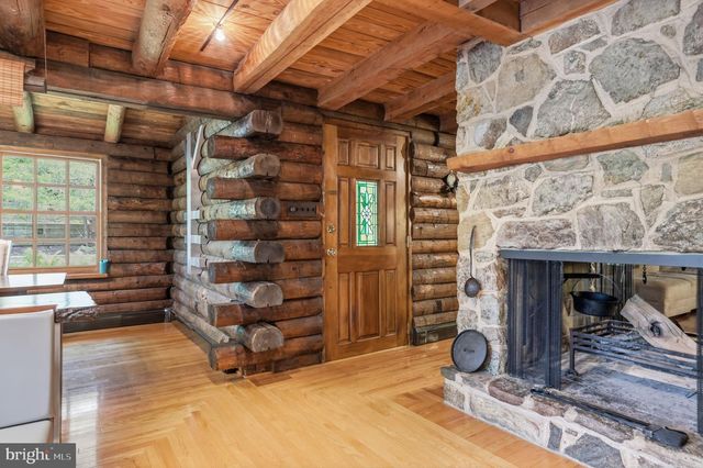 2244 SPRINGTOWN HILL RD, Hellertown, PA 18055