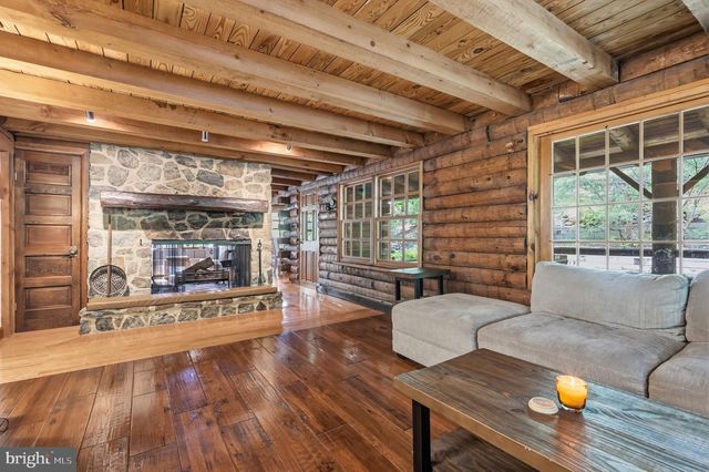 2244 SPRINGTOWN HILL RD, Hellertown, PA 18055