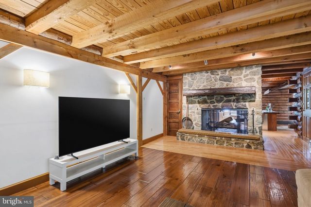 2244 SPRINGTOWN HILL RD, Hellertown, PA 18055
