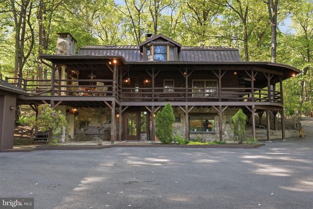 2244 SPRINGTOWN HILL RD, Hellertown, PA 18055