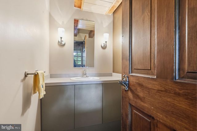 2244 SPRINGTOWN HILL RD, Hellertown, PA 18055