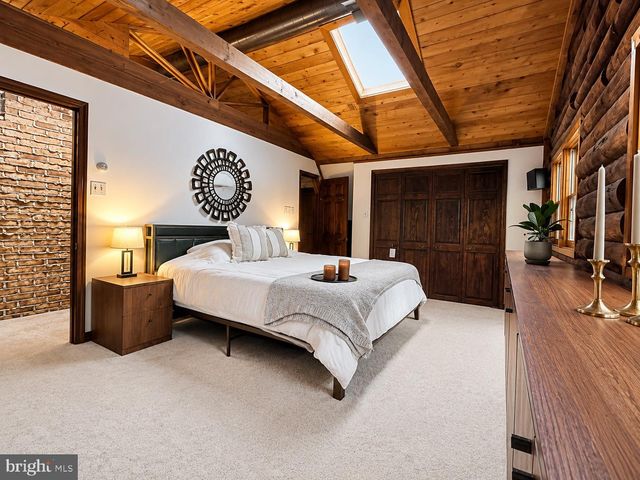2244 SPRINGTOWN HILL RD, Hellertown, PA 18055