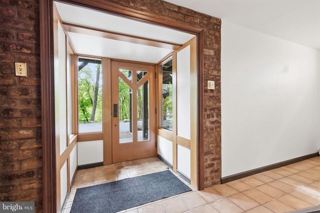 2244 SPRINGTOWN HILL RD, Hellertown, PA 18055