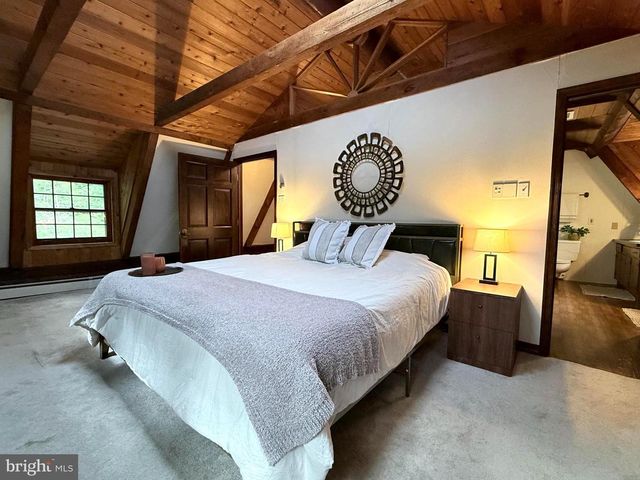 2244 SPRINGTOWN HILL RD, Hellertown, PA 18055